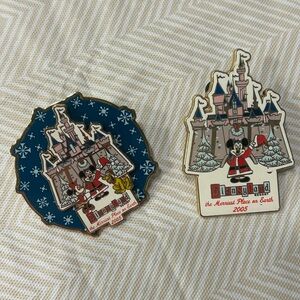 Disney Disneyland 2005 Christmas pins collector 2 pins